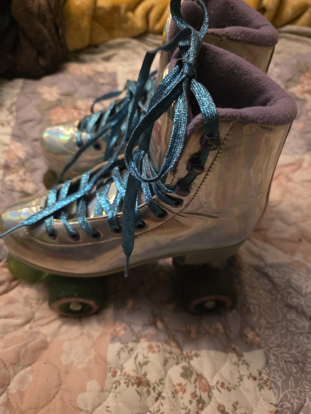 Women’s Iridescent Roller Skates with Teal Laces